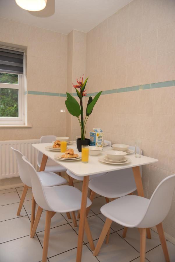 Casa de Férias Gorgeous 3 Bed House In Bristol